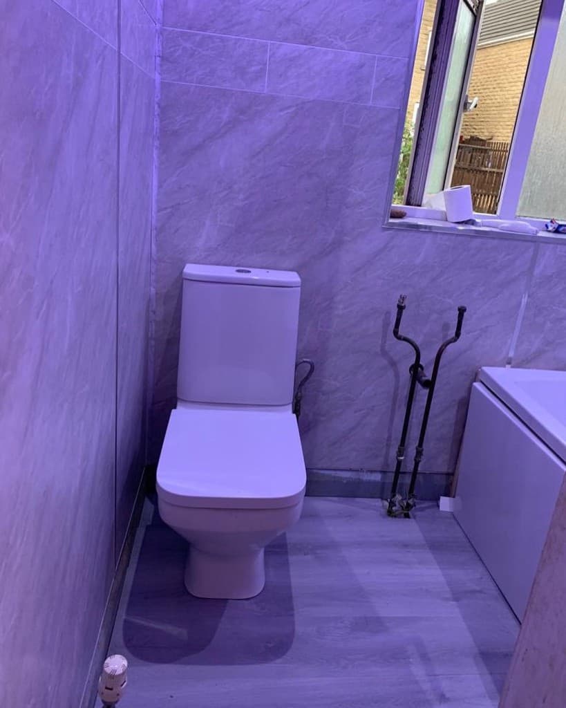 Close-coupled toilet in a newly tiled bathroom